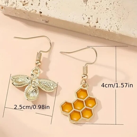 Bee Lover Gold plated Dangle Bee & Honeycomb Decor Mismatched Drop Earrings - Picture 4 of 8
